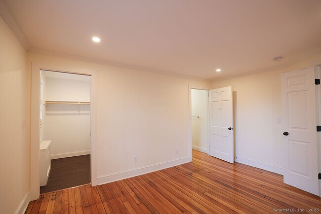 Building Photo - 792 Farmington Ave