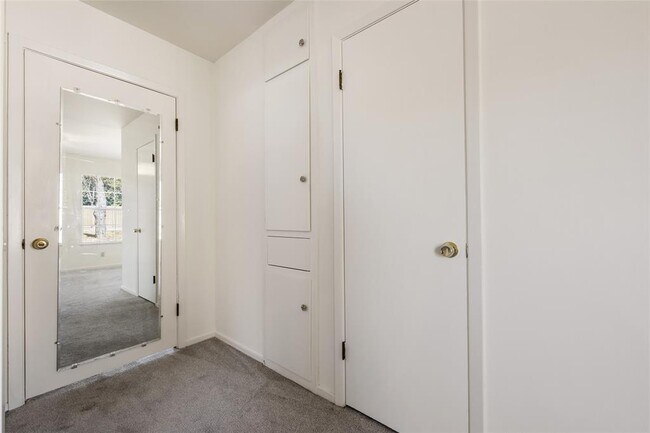 Building Photo - 6706 Willamette Dr