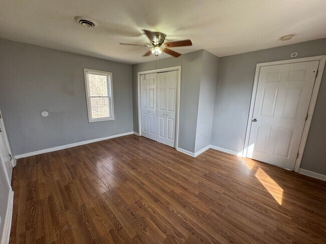 Building Photo - 2 bedroom 1 bath house in Bettendorf