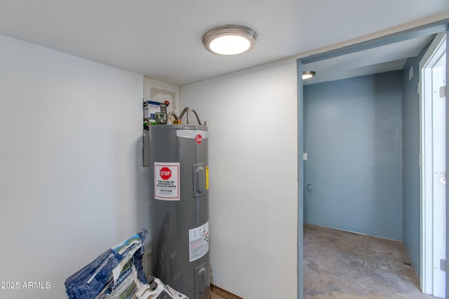 Building Photo - 1812 S Shafer Dr