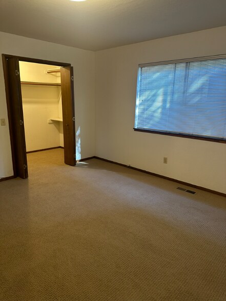 Building Photo - 167 Clark St