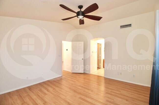 Building Photo - 1326 E Helena Dr