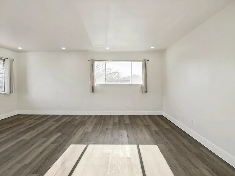 Building Photo - 287 Sharp Cir