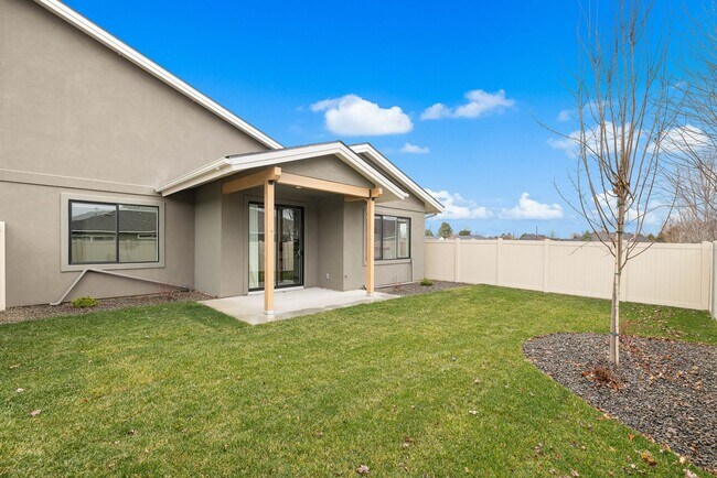 Building Photo - Brand New Luxury Duplex-Top of the line finishes & walking distance to The Village.