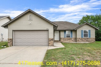 Building Photo - 834 S Duke Ave