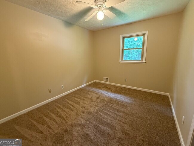 Building Photo - 2691 Falcon Ridge Dr SW