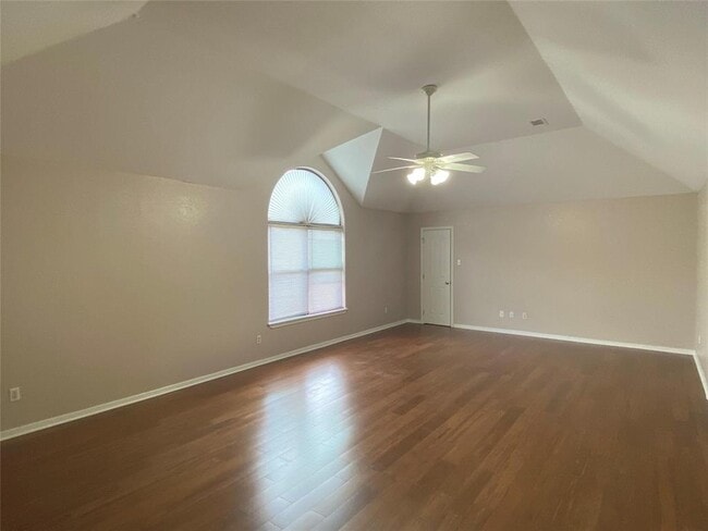 Building Photo - 104 Sumac St