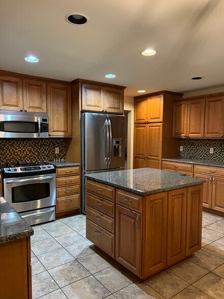 Building Photo - 8551 N Point Dr