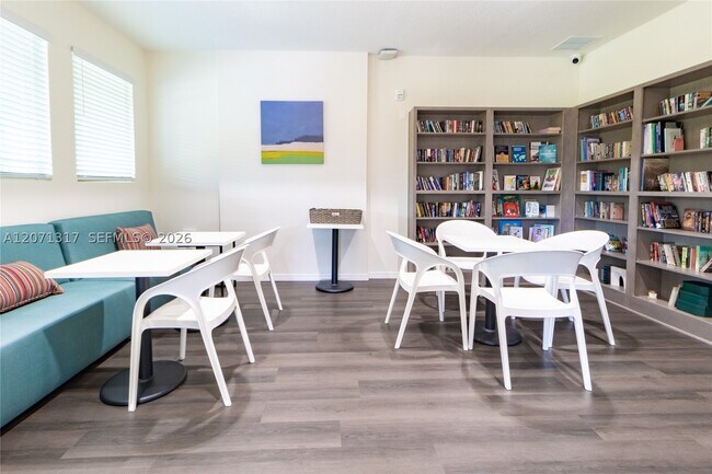 Building Photo - 8247 Tanager Sq