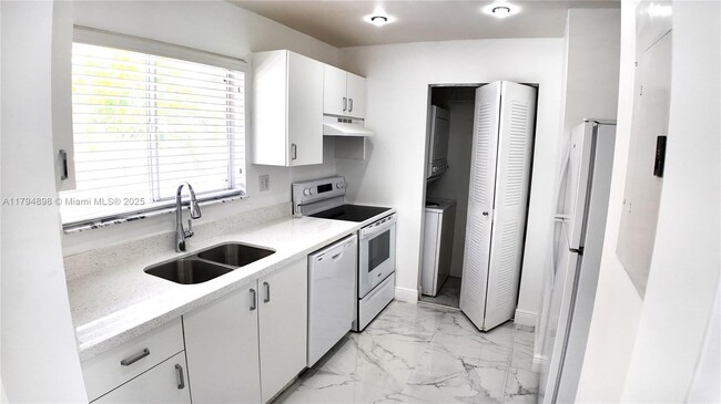 Primary Photo - 14905 SW 80th St