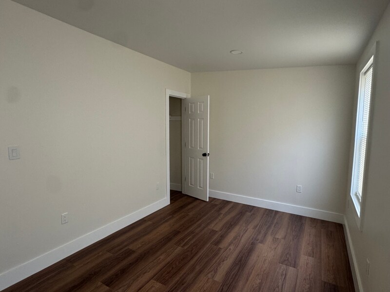 Building Photo - 445 S 17th St