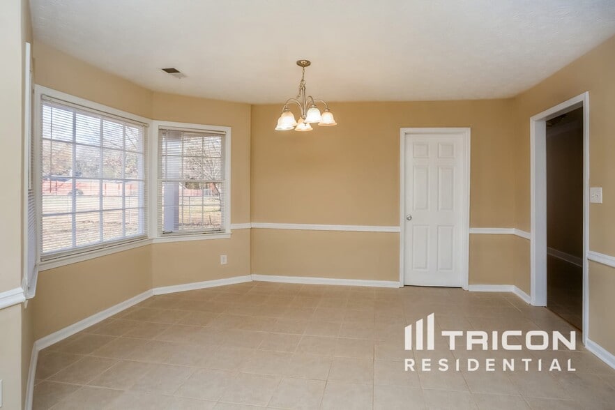 Building Photo - 1631 Quail Run SW