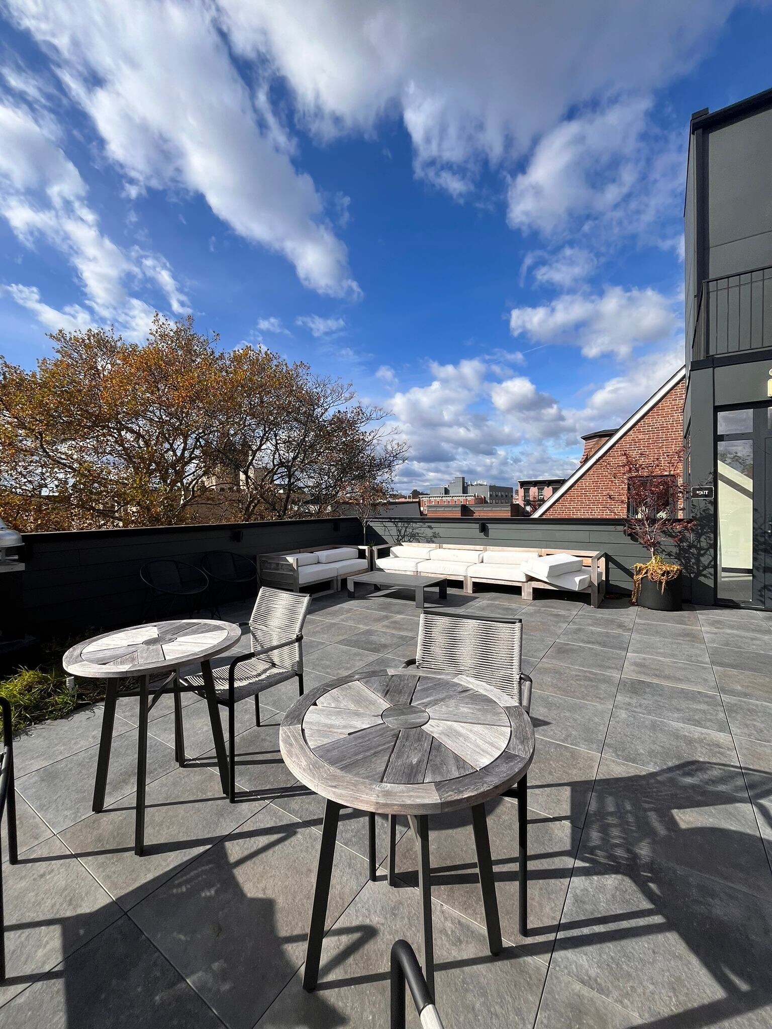 Building Photo - 328 Pacific Ave