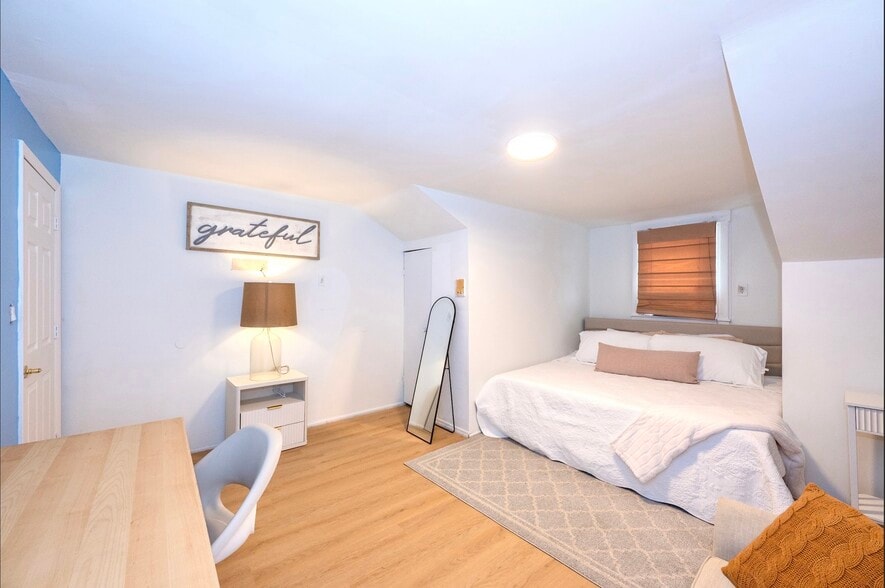 Building Photo - 45 Essex Ave