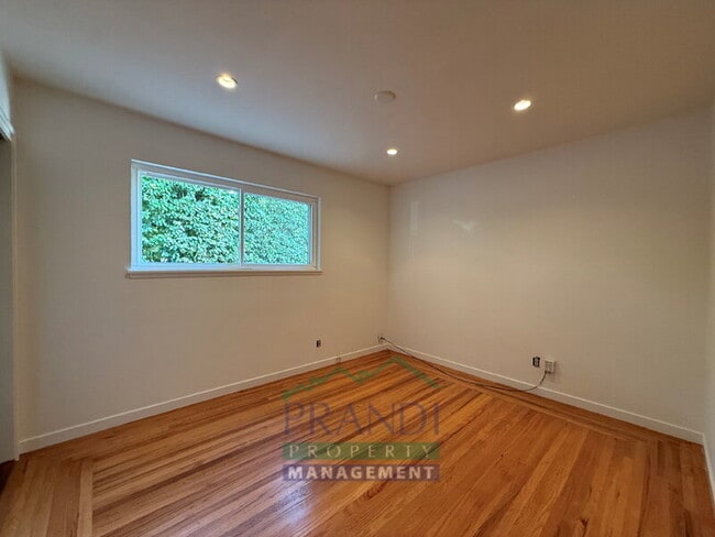 Building Photo - 312 Las Flores Ave