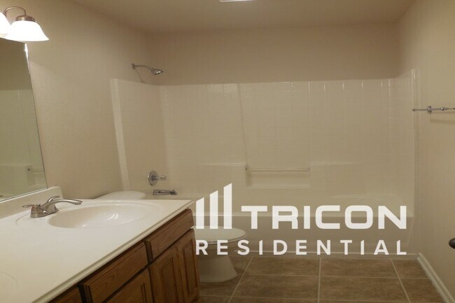 Building Photo - 925 Crowder Dr