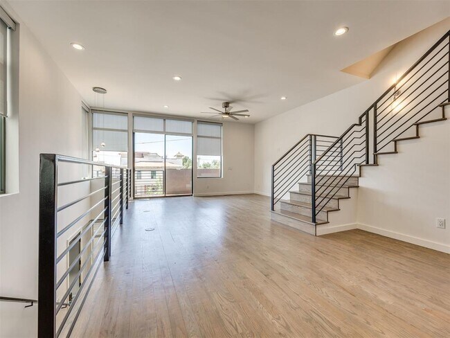 Building Photo - 825 NW 6th St