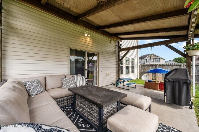 Building Photo - 300 Onyx Ct
