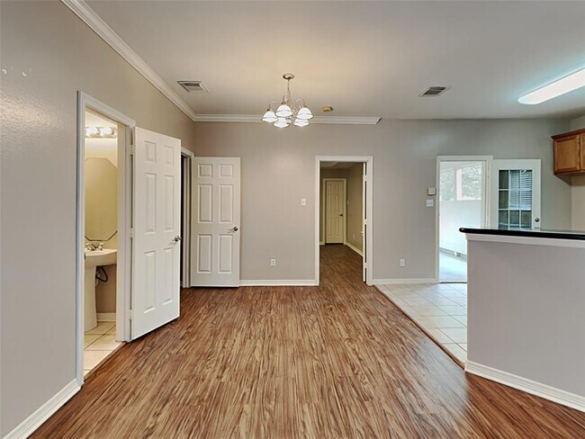 Building Photo - 2865 Westhollow Dr