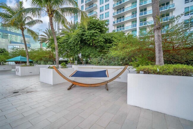 Building Photo - 951 Brickell Ave