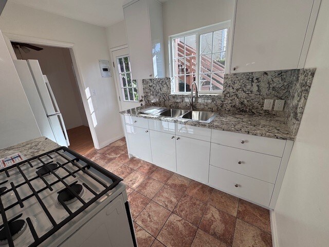 Building Photo - 3413 W Alameda Ave