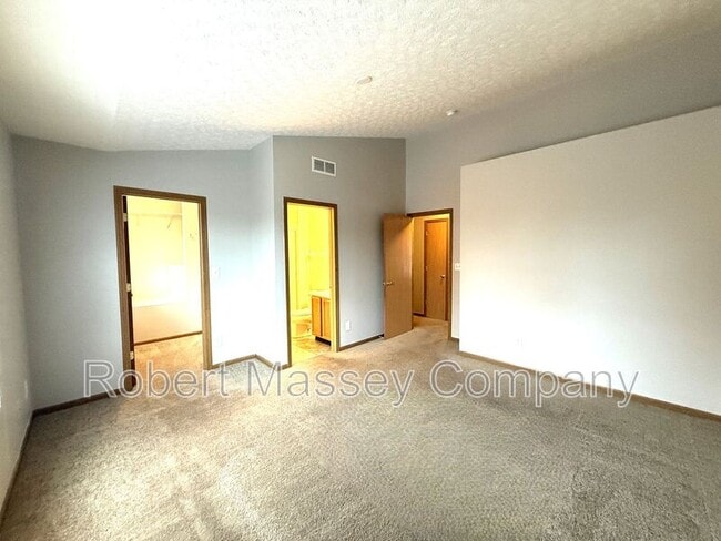 Building Photo - 7127 Black Mountain Dr