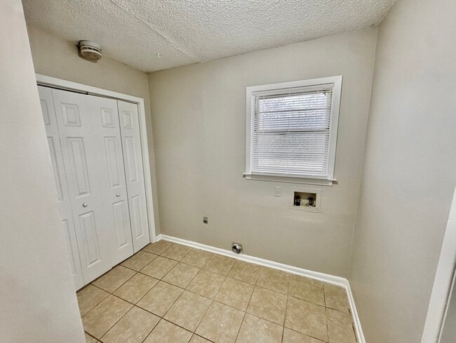 Building Photo - 6368 Leamont Dr