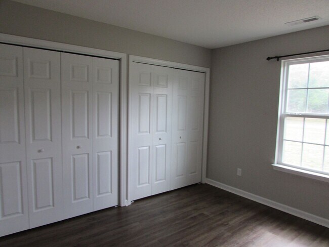 Building Photo - 1000A Mayfield Dr