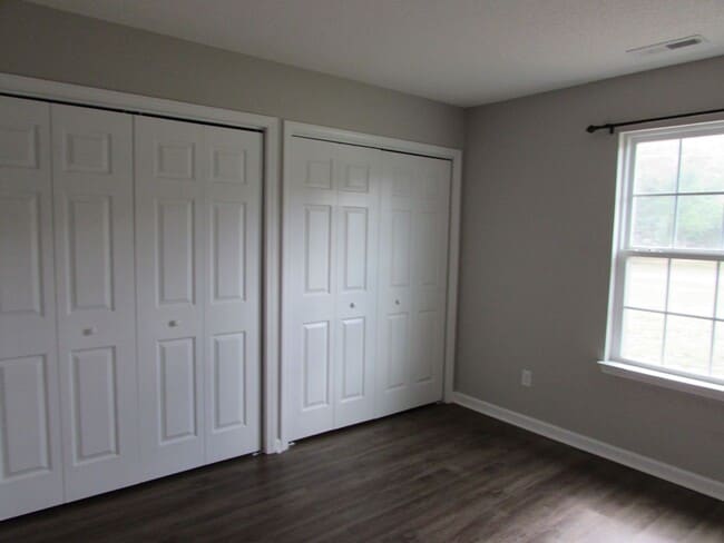 Building Photo - Duplex Close to Shaw AFB