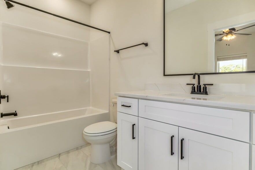 Building Photo - 520 N De Villiers St