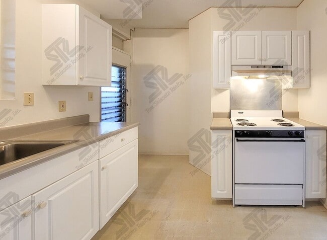 Building Photo - Ground Floor Rental in Kalihi - 1BR / 1Bath / 1Pkg