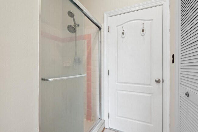 Building Photo - 317 W College Terrace