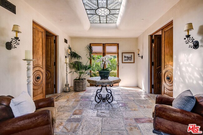 Building Photo - 1550 Amalfi Dr