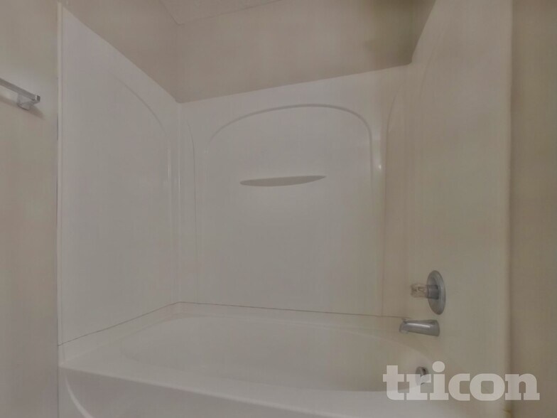 Building Photo - 401 Silver Spring St