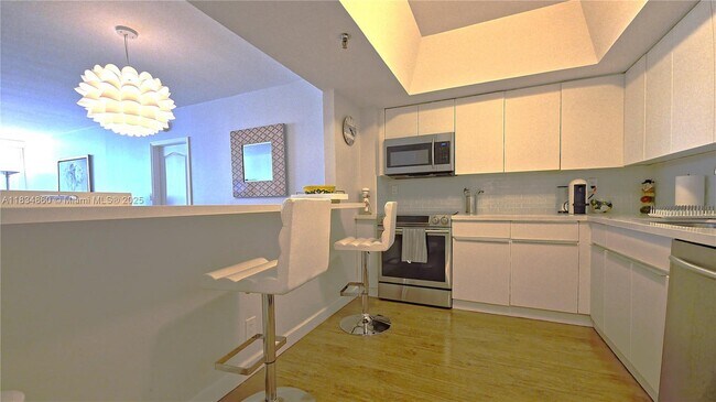 Building Photo - 9455 Collins Ave