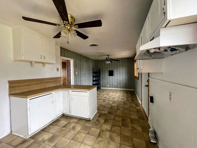 Building Photo - Snyder’s Cozy Corner – Modern Comfort, Classic Charm