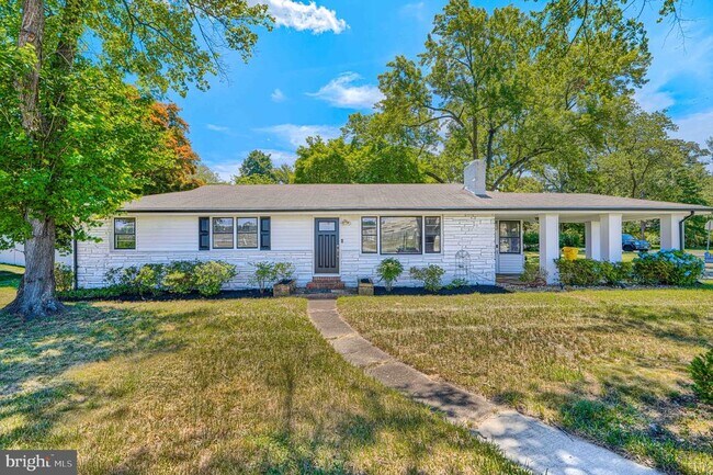 Building Photo - 520 White Oak Dr