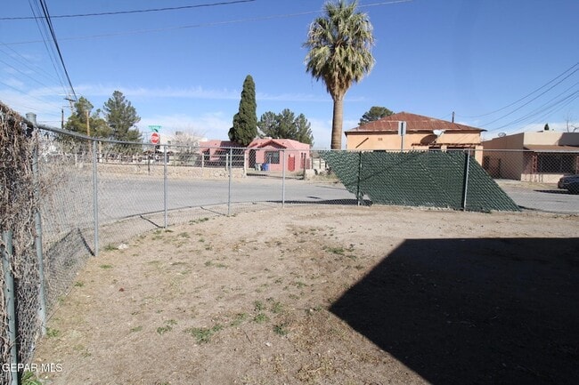 Building Photo - 8903 Old County Dr