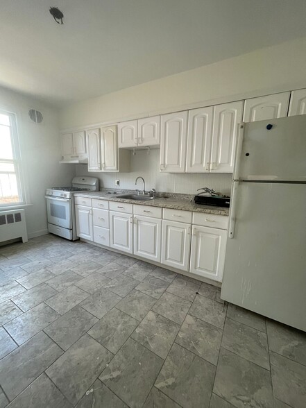 119 Hobart Ave 3 - 117 Hobart Ave
