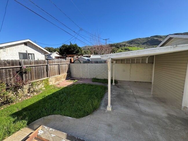 Building Photo - Charming 3 Bedroom, 1 Bath West Ventura Bungalow