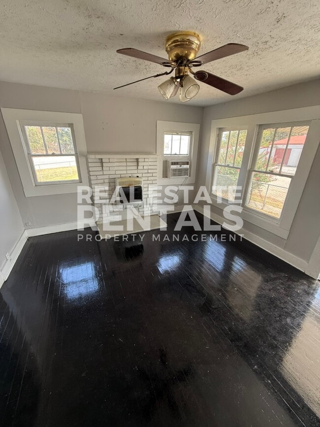 Building Photo - 205 4th St SW