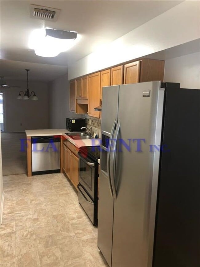 Building Photo - Pending Application- DO NOT APPLY -COMING SOON!  5/1/26     2/2 Upgraded Condo in Winter Park**