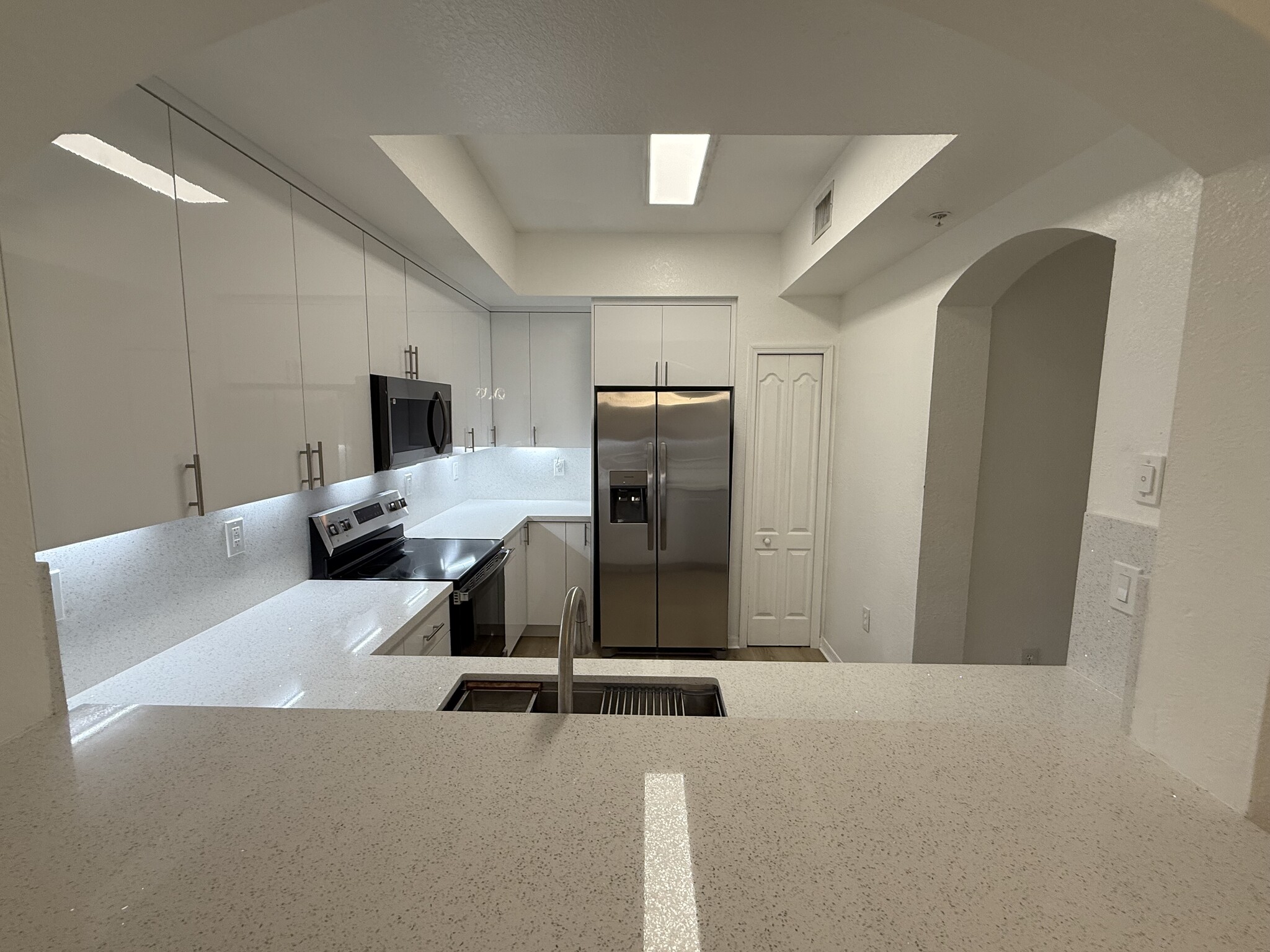 Granite countertops - 8906 W Flagler St