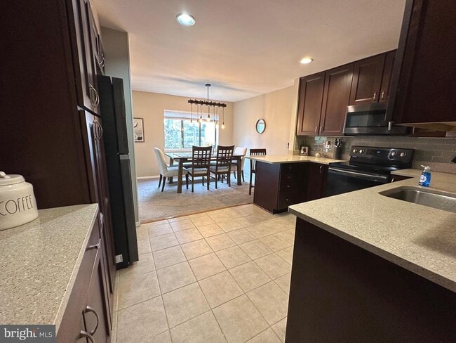 Building Photo - 1625 Parkcrest Cir