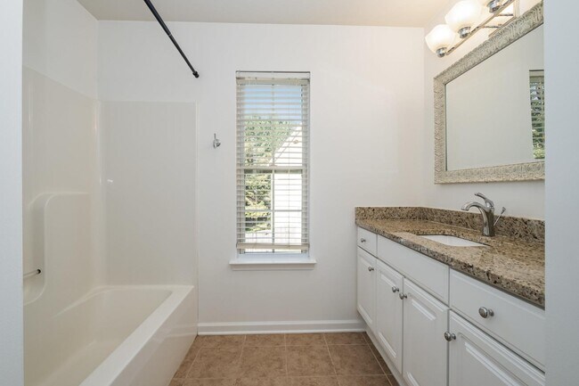 Building Photo - 2108 Tommy Ln