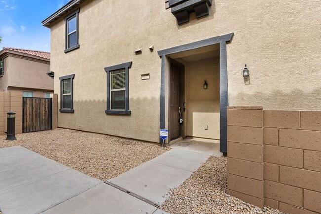 Building Photo - Nice 3 bedroom townhouse!