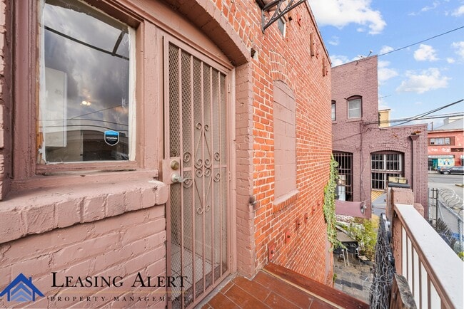 Building Photo - 108 S Cummings St