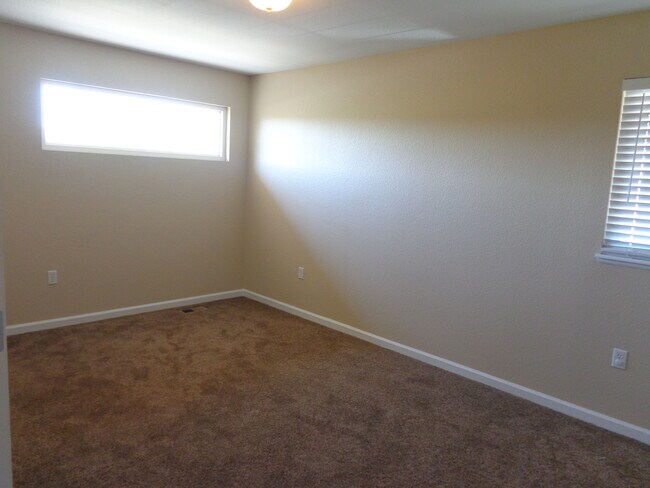 Building Photo - 136 Prairie Falcon Parkway