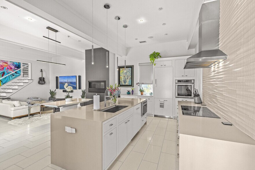 Building Photo - 310 Rivers St