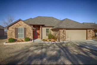 Building Photo - Spacious & Modern Home - 10 Minutes from Tinker AFB!